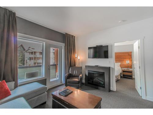 315 - 400 Stemwinder Drive, Kimberley, BC - Indoor Photo Showing Bedroom