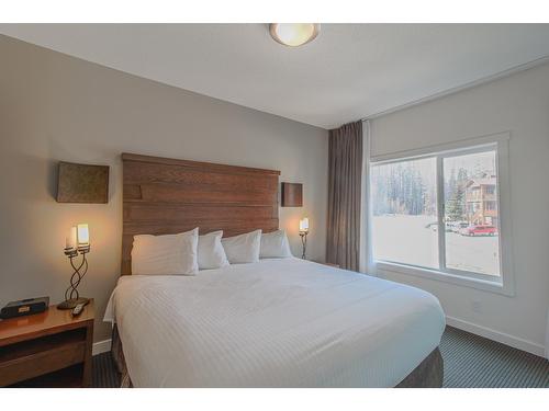 315 - 400 Stemwinder Drive, Kimberley, BC - Indoor Photo Showing Bedroom