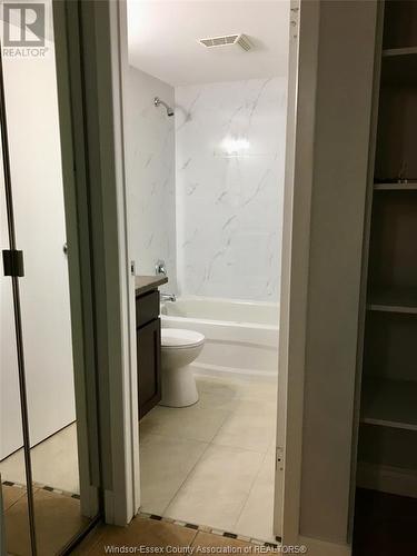 6539 Thornberry Crescent, Windsor, ON - Indoor Photo Showing Bathroom