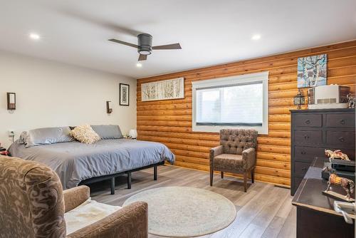 340 Sahlstrom Road, Castlegar, BC - Indoor Photo Showing Bedroom