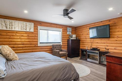 340 Sahlstrom Road, Castlegar, BC - Indoor Photo Showing Bedroom