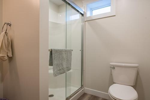 340 Sahlstrom Road, Castlegar, BC - Indoor Photo Showing Bathroom