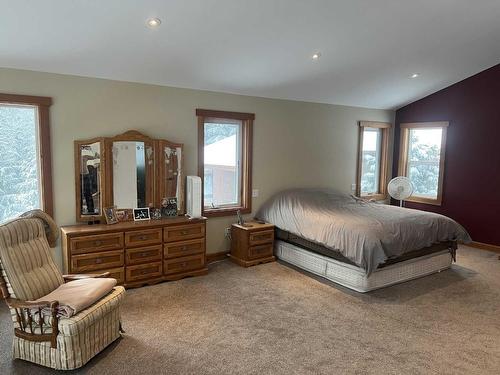 1031 Silver Springs Road, Castlegar, BC - Indoor Photo Showing Bedroom