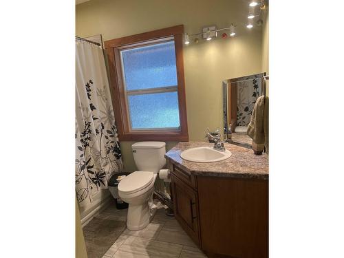 1031 Silver Springs Road, Castlegar, BC - Indoor Photo Showing Bathroom