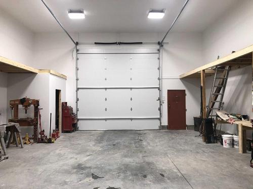 1031 Silver Springs Road, Castlegar, BC - Indoor Photo Showing Garage