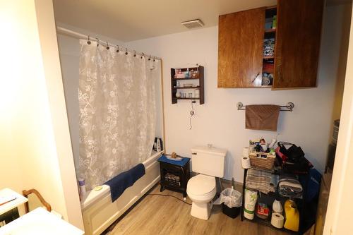 1031 Silver Springs Road, Castlegar, BC - Indoor Photo Showing Bathroom