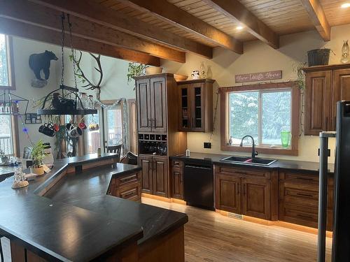 1031 Silver Springs Road, Castlegar, BC - Indoor Photo Showing Kitchen With Double Sink