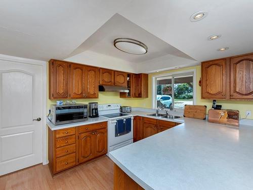 2812 Island View Rd, Central Saanich, BC - Indoor Photo Showing Kitchen With Double Sink