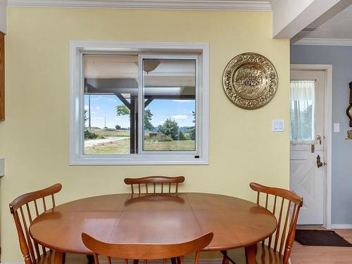 2812 Island View Rd, Central Saanich, BC - Indoor Photo Showing Dining Room