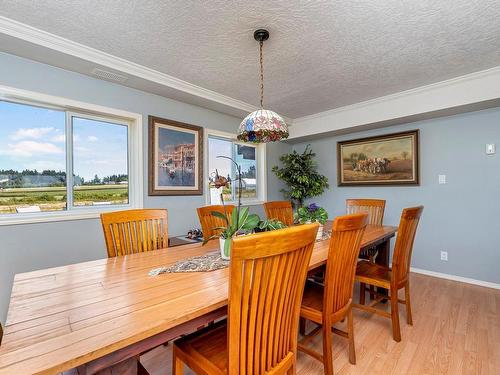 2812 Island View Rd, Central Saanich, BC - Indoor Photo Showing Dining Room