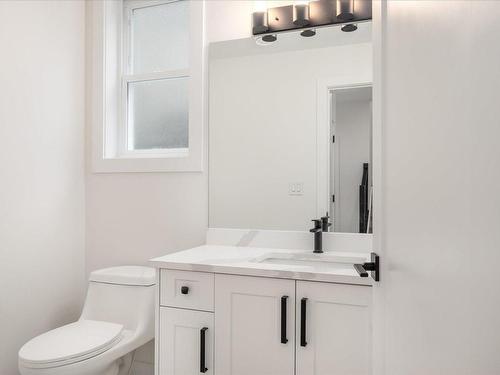 3369 Barrington Rd, Nanaimo, BC - Indoor Photo Showing Bathroom