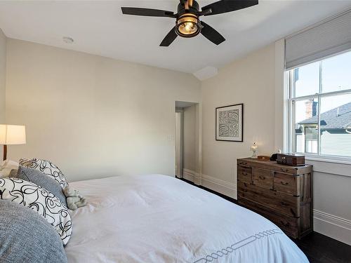 1141 Fort St, Victoria, BC - Indoor Photo Showing Bedroom