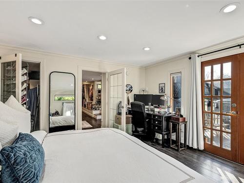 1141 Fort St, Victoria, BC - Indoor Photo Showing Bedroom