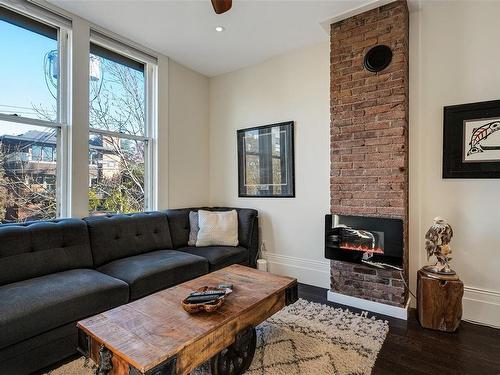 1141 Fort St, Victoria, BC - Indoor Photo Showing Living Room With Fireplace