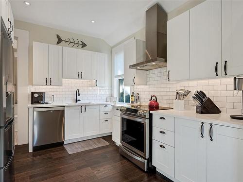 1141 Fort St, Victoria, BC - Indoor Photo Showing Kitchen With Upgraded Kitchen