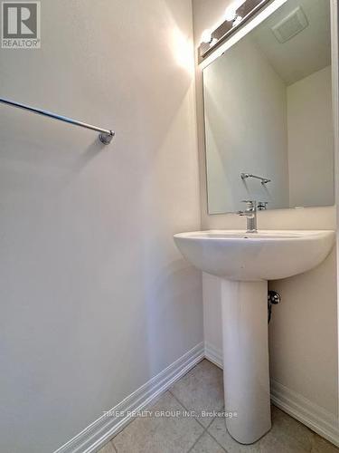 62 Delano Way, Newmarket, ON - Indoor Photo Showing Bathroom