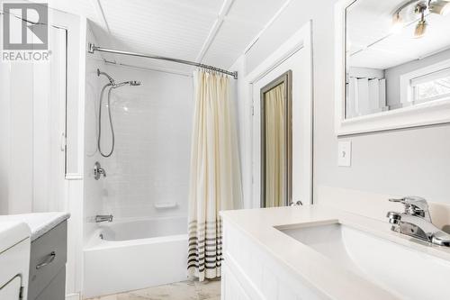 1079 Des Cedres Street, Chute-A-Blondeau, ON - Indoor Photo Showing Bathroom