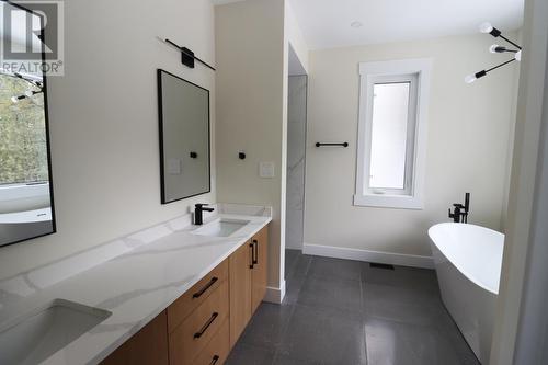 245 Prospect Drive, Grand Forks, BC - Indoor Photo Showing Bathroom