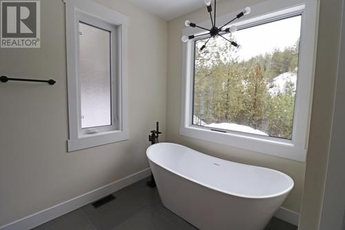 245 Prospect Drive, Grand Forks, BC - Indoor Photo Showing Bathroom