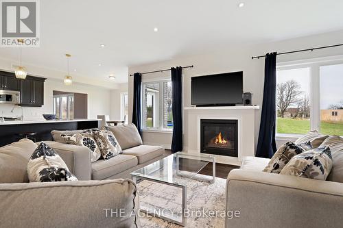 11 Rutledge Hts, Melancthon, ON - Indoor Photo Showing Living Room With Fireplace
