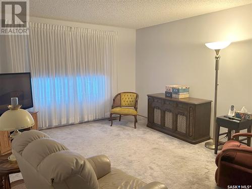 101 250 Athabasca Street E, Moose Jaw, SK - Indoor Photo Showing Bedroom