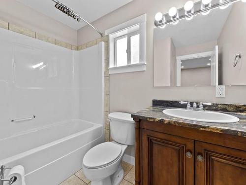 4-1596 Okanagan Ave Se, Out Of District, BC - Indoor Photo Showing Bathroom