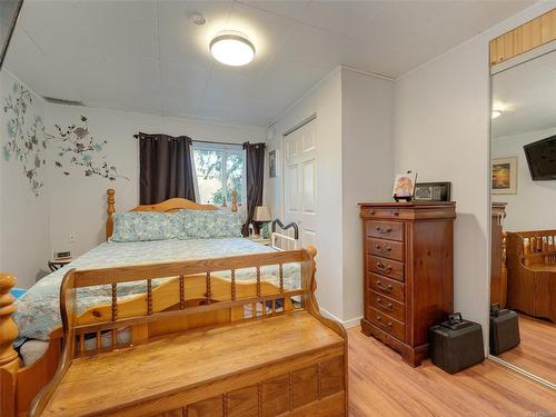 563 Phelps Ave, Langford, BC - Indoor Photo Showing Bedroom