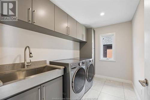 18 Woodland, Kingsville, ON - Indoor Photo Showing Laundry Room