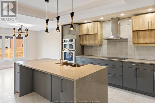 18 Woodland, Kingsville, ON - Indoor Photo Showing Kitchen With Double Sink With Upgraded Kitchen