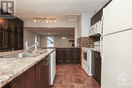 674 De L'Eglise Street, Ottawa, ON - Indoor Photo Showing Kitchen With Double Sink