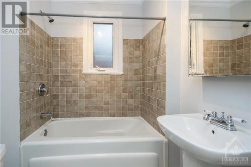 674 De L'Eglise Street, Ottawa, ON - Indoor Photo Showing Bathroom
