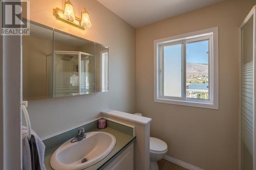 6764 Lakeside Drive, Oliver, BC - Indoor Photo Showing Bathroom