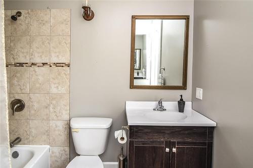 68 Henry Street, St. Catharines, ON - Indoor Photo Showing Bathroom