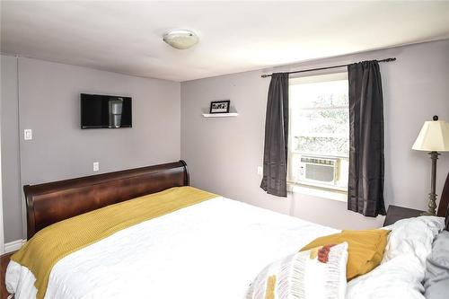 68 Henry Street, St. Catharines, ON - Indoor Photo Showing Bedroom
