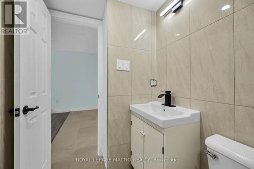 202 - 30 Summit Avenue, Hamilton, ON - Indoor Photo Showing Bathroom