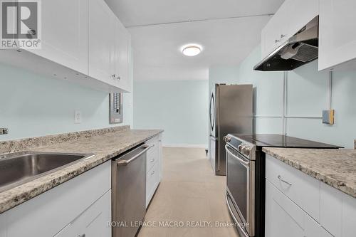 202 - 30 Summit Avenue, Hamilton, ON - Indoor Photo Showing Kitchen