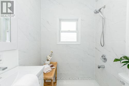 196 Simcoe St, Collingwood, ON - Indoor Photo Showing Bathroom