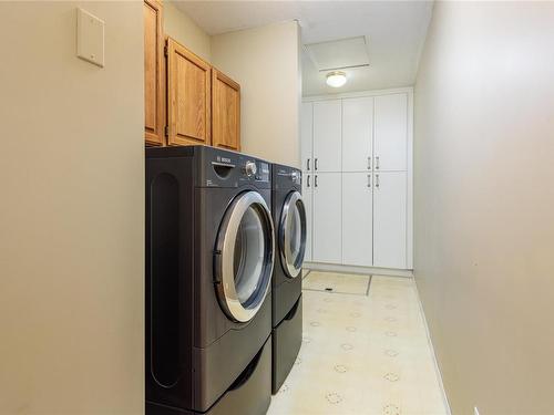1882 Valley View Dr, Courtenay, BC - Indoor Photo Showing Laundry Room