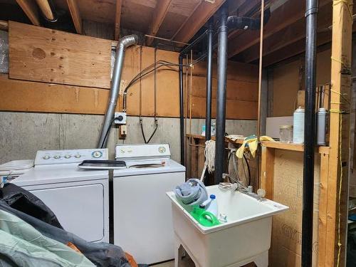 1730 Frontage Road, Clinton, BC - Indoor Photo Showing Laundry Room