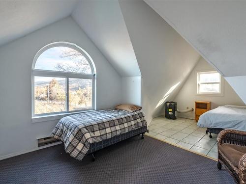 475 Upper Bench Road, Penticton, BC - Indoor Photo Showing Bedroom
