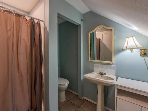 475 Upper Bench Road, Penticton, BC - Indoor Photo Showing Bathroom
