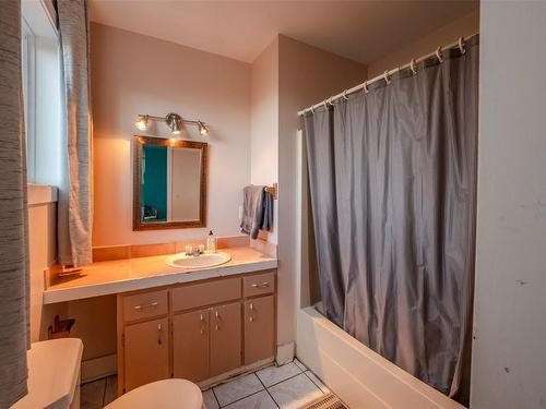 475 Upper Bench Road, Penticton, BC - Indoor Photo Showing Bathroom