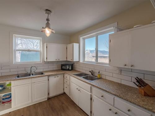 475 Upper Bench Road, Penticton, BC - Indoor Photo Showing Kitchen With Double Sink