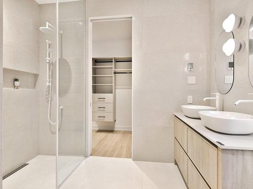 Salle de bains attenante Ã  la CCP - 7 Rue Des Trembles, Saint-Jean-Sur-Richelieu, QC - Indoor Photo Showing Bathroom