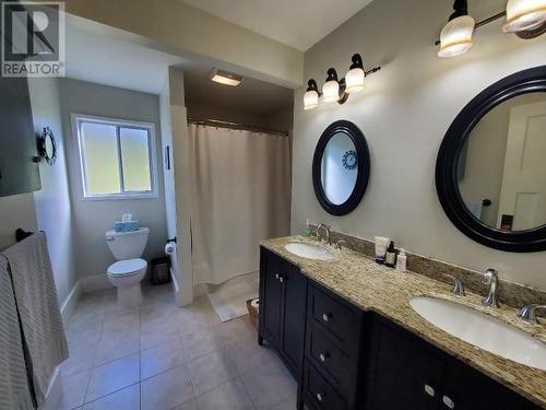 4516 Marine Ave, Powell River, BC - Indoor Photo Showing Bathroom