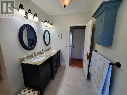 4516 Marine Ave, Powell River, BC - Indoor Photo Showing Bathroom