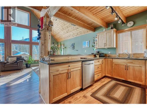 112 Creekview Road, Penticton, BC - Indoor Photo Showing Kitchen