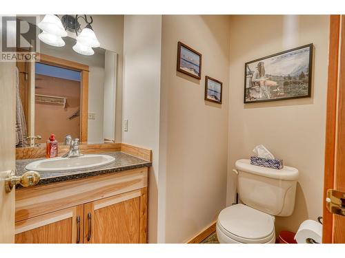 112 Creekview Road, Penticton, BC - Indoor Photo Showing Bathroom