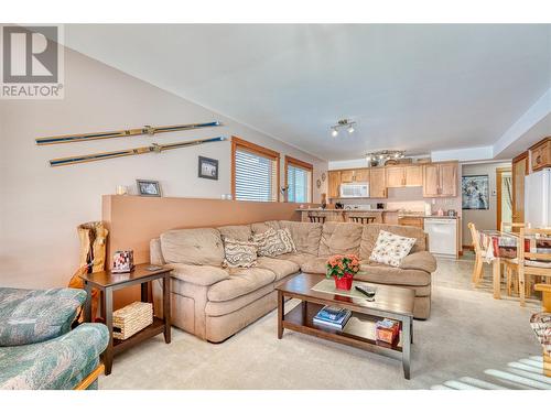112 Creekview Road, Penticton, BC - Indoor Photo Showing Living Room
