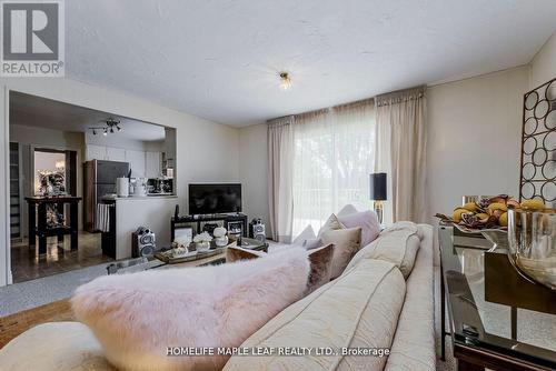 8554 Hwy 7 Road, Guelph/Eramosa, ON - Indoor Photo Showing Living Room